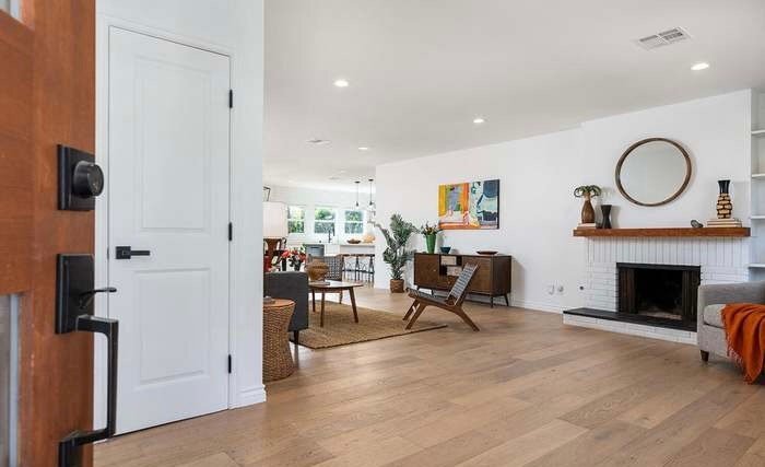 Building Photo - 3270 Hermanos St