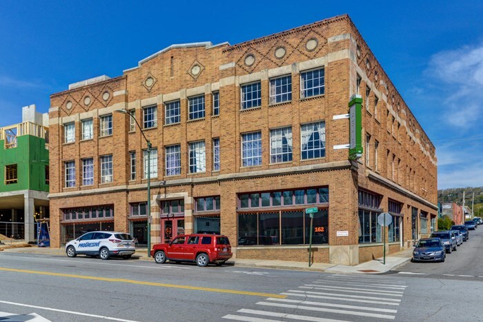 Building Photo - The Lofts at SS/150