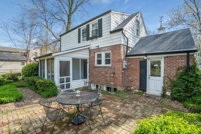 Building Photo - 2B/1B Charming Single Family home in Glend...
