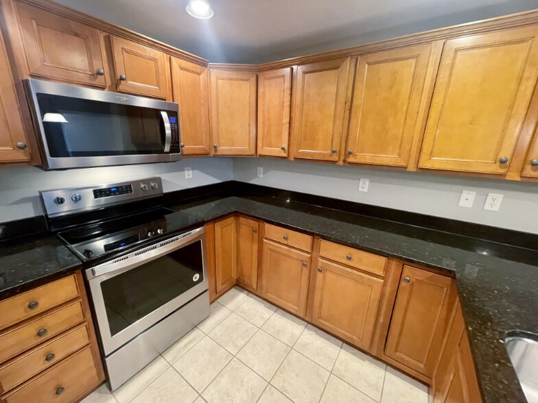 Building Photo - 3201 Aspen Grove Dr