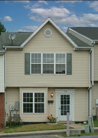 Primary Photo - 138 Georgetown Sq