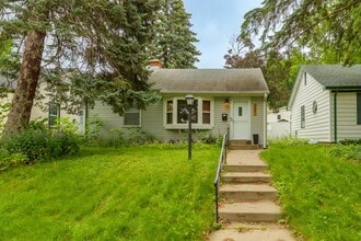 Building Photo - awesome 2 bed 1 bath Pet Friendly in Minneapolis Available for Lease