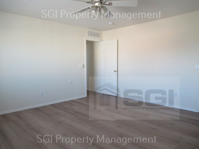 Building Photo - 3123 W Pleasant Ln