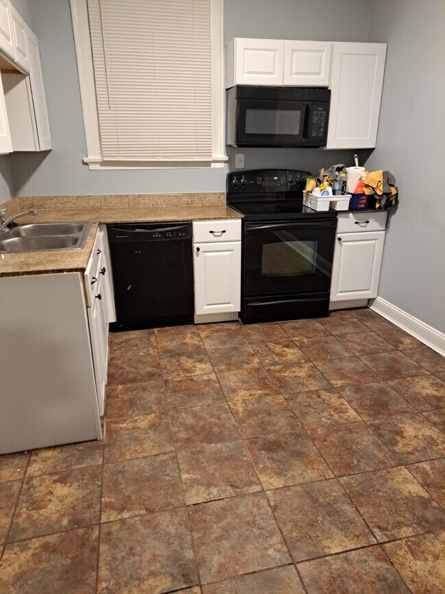 Building Photo - 1114 Fairbanks Ave