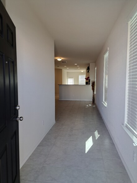 Building Photo - 11334 Long Rider