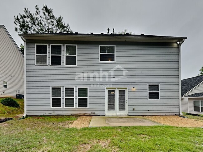 Building Photo - 2175 Village Green Dr