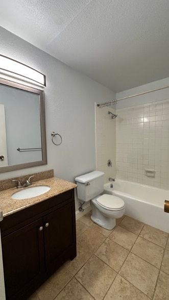 Building Photo - 460 S Marion St Pkwy