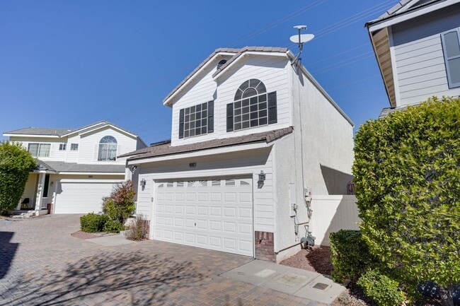 Building Photo - Upgraded Home in Lamplight Gated Community with Pool!