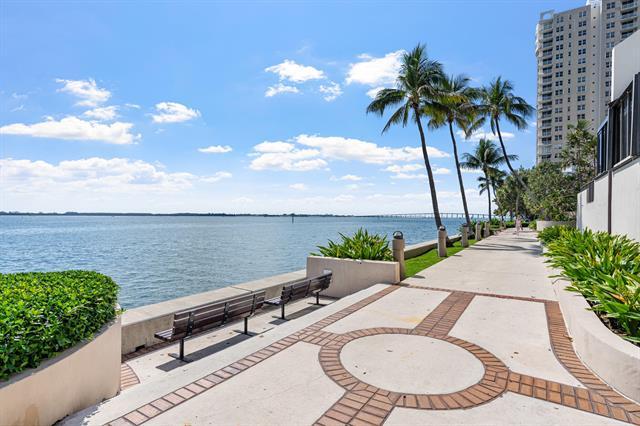 Building Photo - 520 Brickell Key Dr