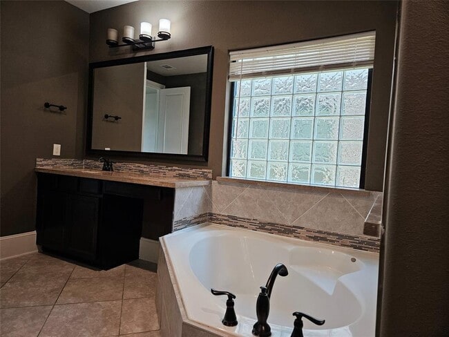 Building Photo - 4723 Butterfly Path Dr