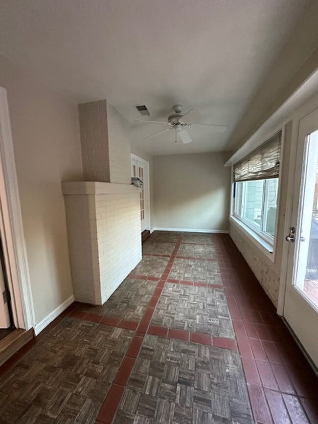 Building Photo - 2550 4th Ave