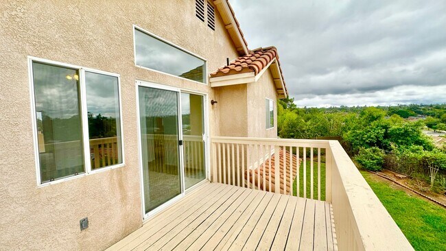 Building Photo - Awesome Two-Story Home, Recently & Freshly Updated, just minutes to downtown Fallbrook!