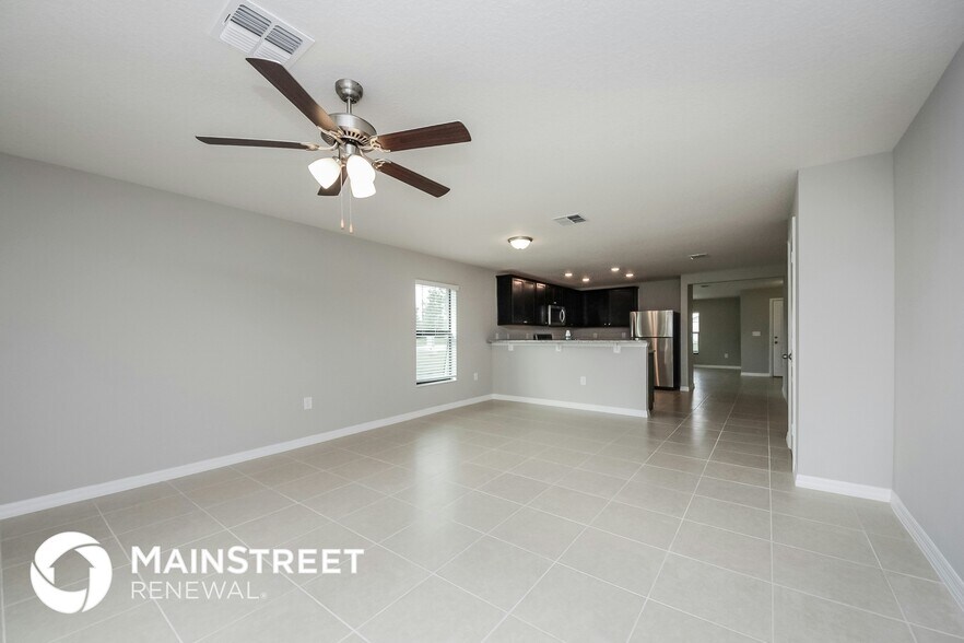 Building Photo - 387 Begonia Ct