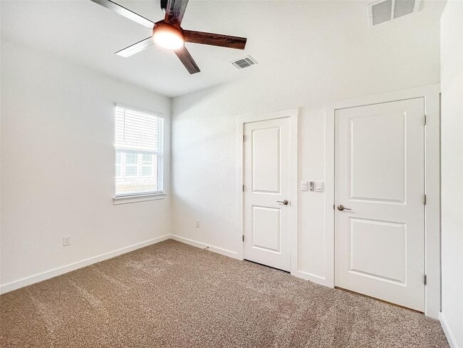 Building Photo - 1829 Walnut Grv Bnd