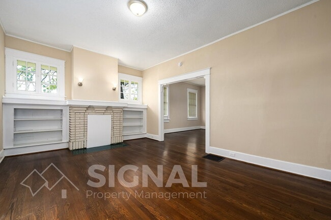 Building Photo - 512 1st St N