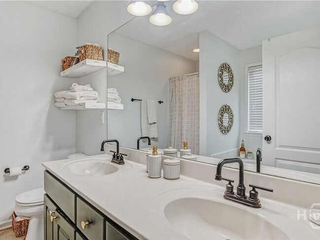Building Photo - Beautiful 3BR/3BA Home with Private Pool in Commerce