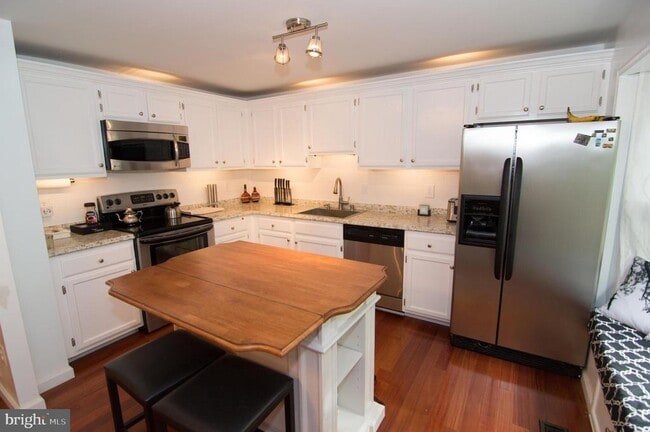 Building Photo - 6618 Birchleigh Way