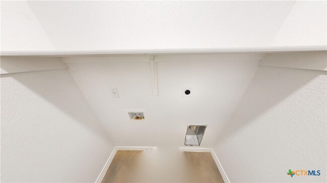 Building Photo - 905 Smoke Tree Ln