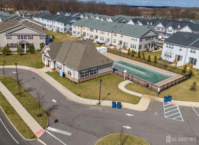 Building Photo - 25 Larkspur Ln