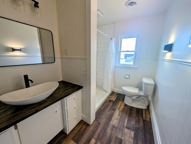 Building Photo - 2031 Blue Dr