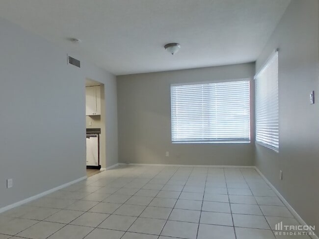Building Photo - 3932 W Gelding Dr