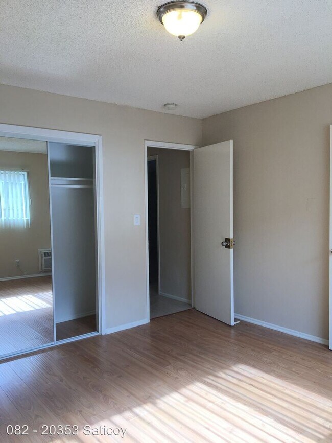 Building Photo - 20353 Saticoy St