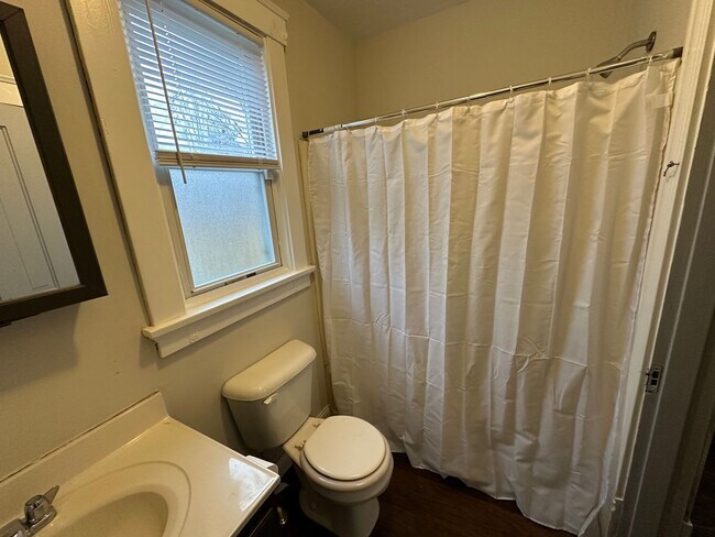 Building Photo - Cozy Duplex in Cheviot