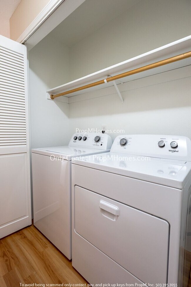 Building Photo - Open-Concept Living with Easy Portland Com...