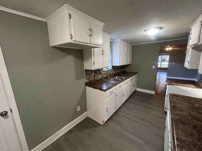 Building Photo - 3530 Beaumont Ave