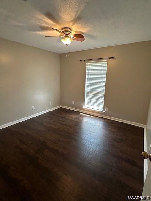 Building Photo - 1604 Queen Elizabeth Ct