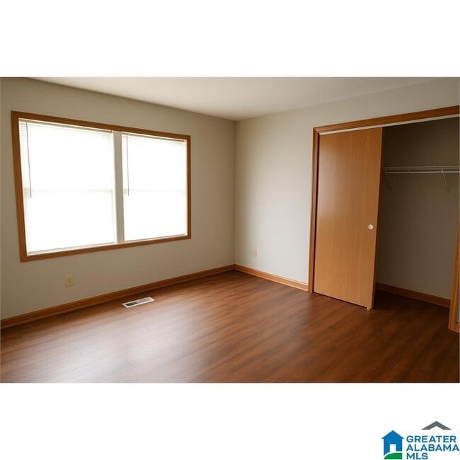 Building Photo - 611 Center Way S