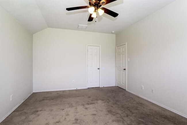 Building Photo - 8707 Farm Ridge Ln