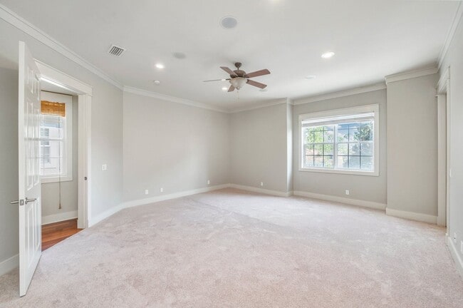 Building Photo - Gorgeous Regatta Bay 3 Bedroom Townhouse!