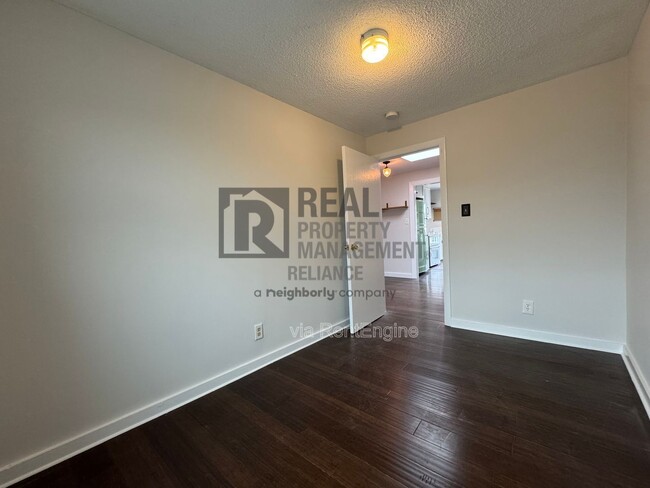 Building Photo - 2 Sea View Ave