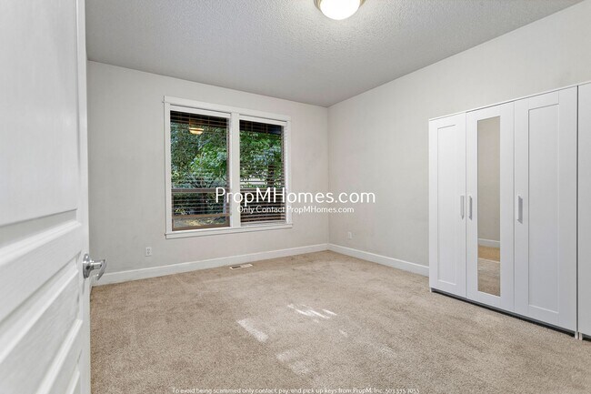 Building Photo - 1134 SE 40th Ave