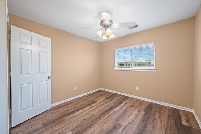 Building Photo - 12714 Mardi Gras Dr