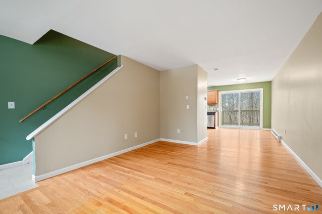 Building Photo - 92 Cynthia Ln