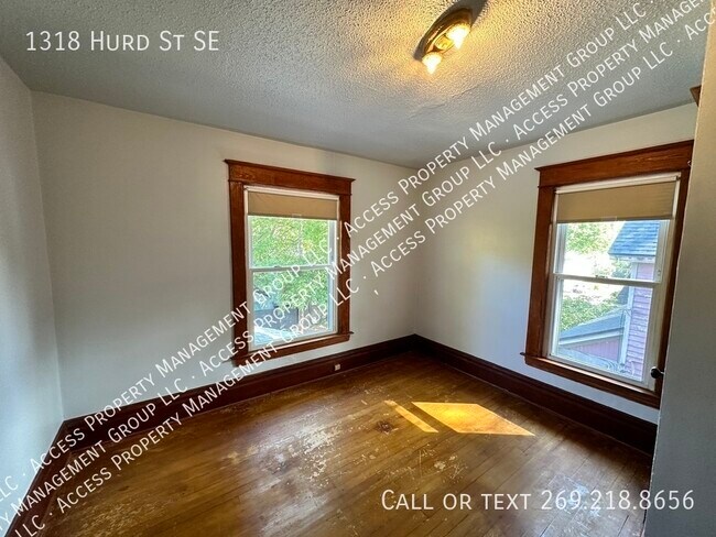 Building Photo - Eastown Three Bedroom Clean Home