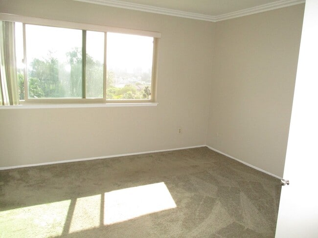 Building Photo - Rancho Bernardo 3 bedroom 2.5 bath Spaciou...