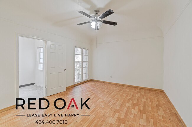 Building Photo - 400 S Kenmore Ave