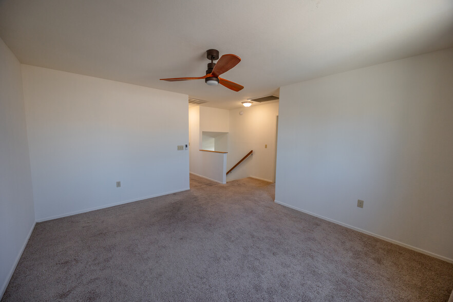 Building Photo - 1421 W Camino Ct