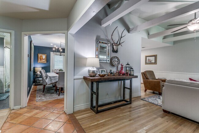 Building Photo - RENOVATED 3-BEDROOM IN NORTHWOOD
