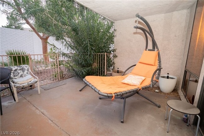 Building Photo - 2451 Domingo St