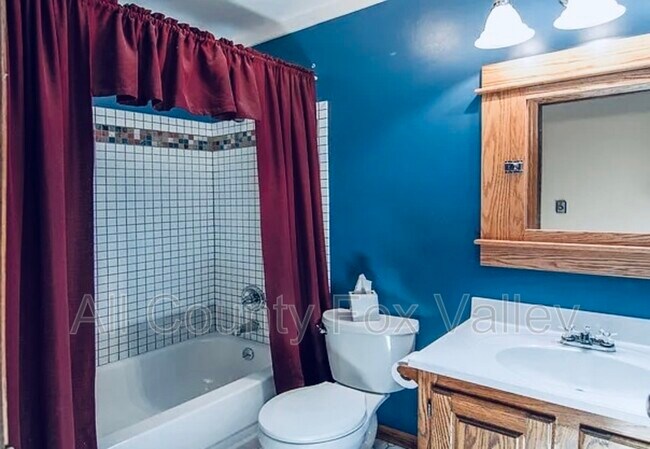 Building Photo - 633 W Briarcliff Rd