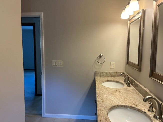 Building Photo - 2259 Augusta Ct