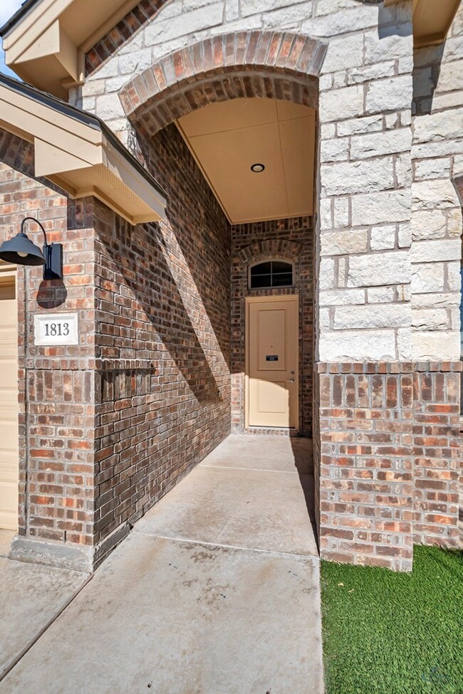 Building Photo - 1813 Wrigley Dr