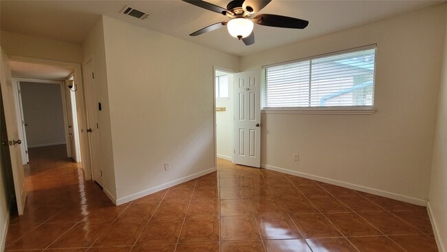 Building Photo - 12407 Russ Dr