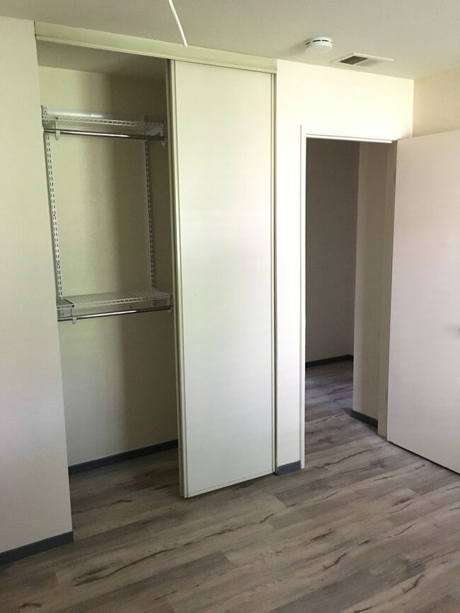 Building Photo - 3 bedroom 2 bath Windsong Condo ~ Includes...