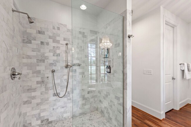 Building Photo - Custom Built 4BD, 4BA Home with Bonus Room...