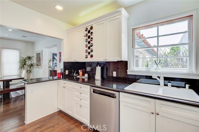 Building Photo - 333 3rd St